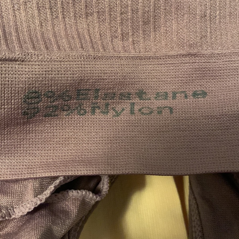 Sports bras - Picture 2 of 2